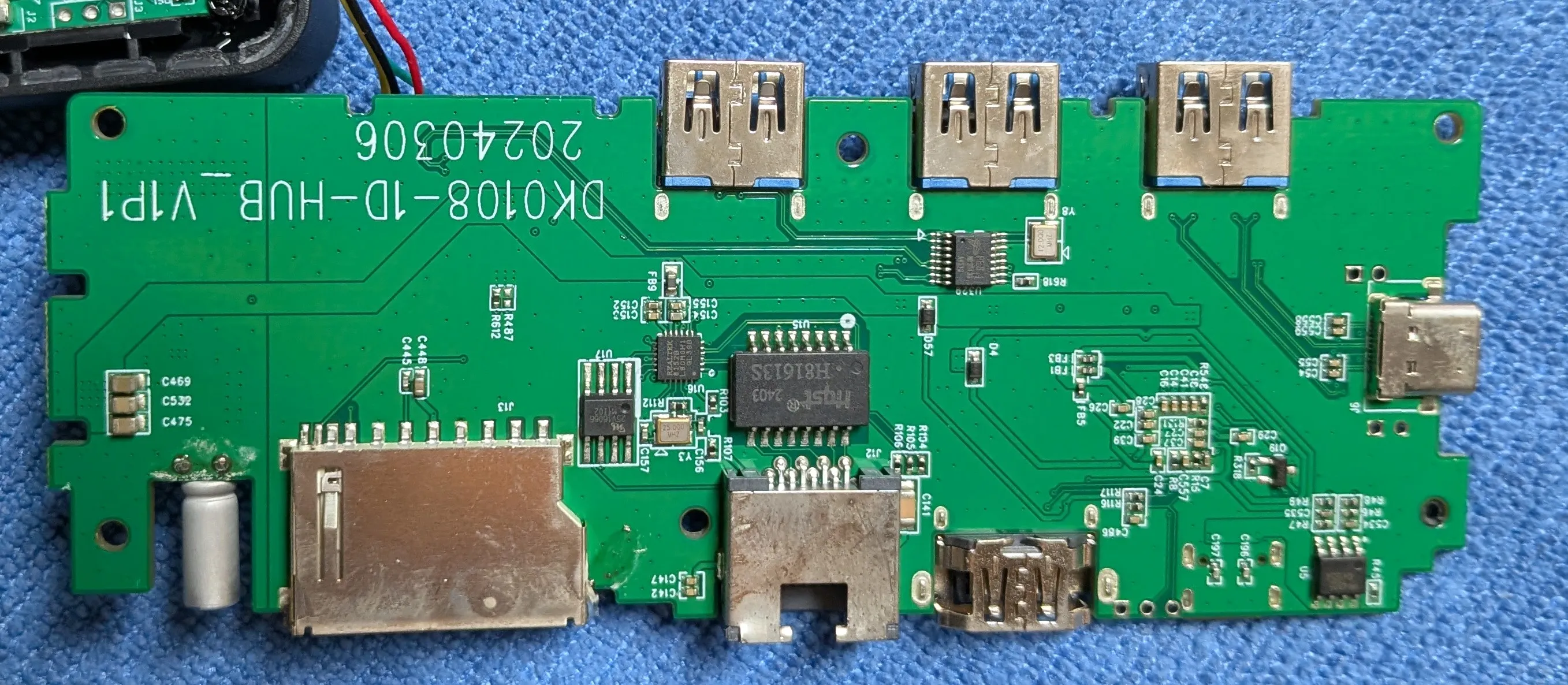 Nothing much on the under side of the USB-Dock PCB.