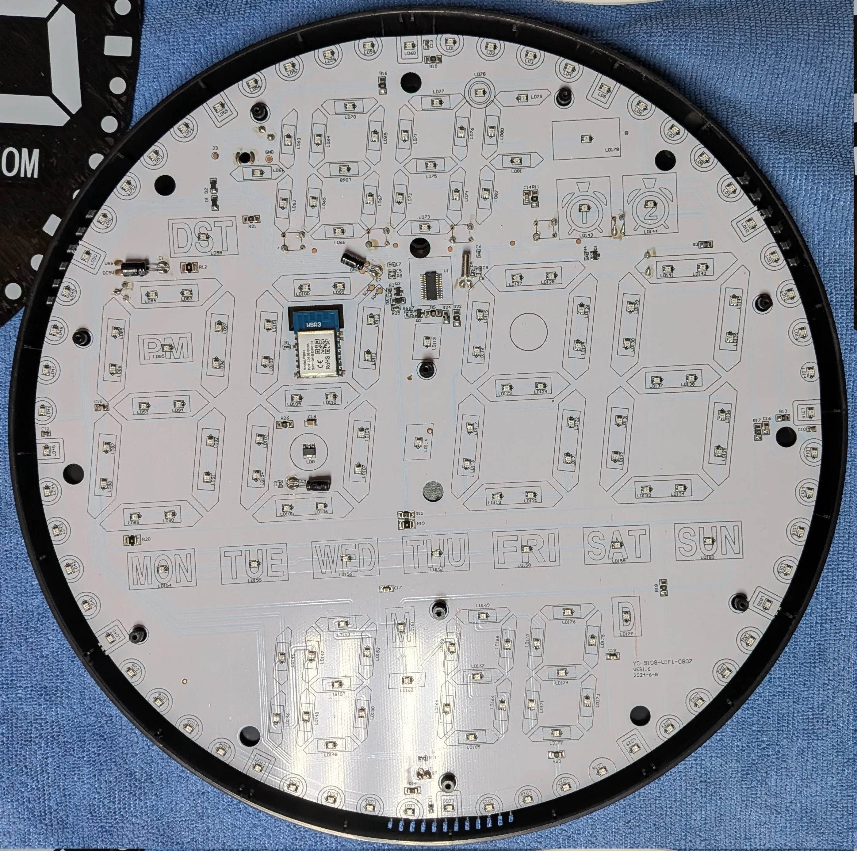 Kinda interesting to see how they spread the components out to not interfere with the partitions.