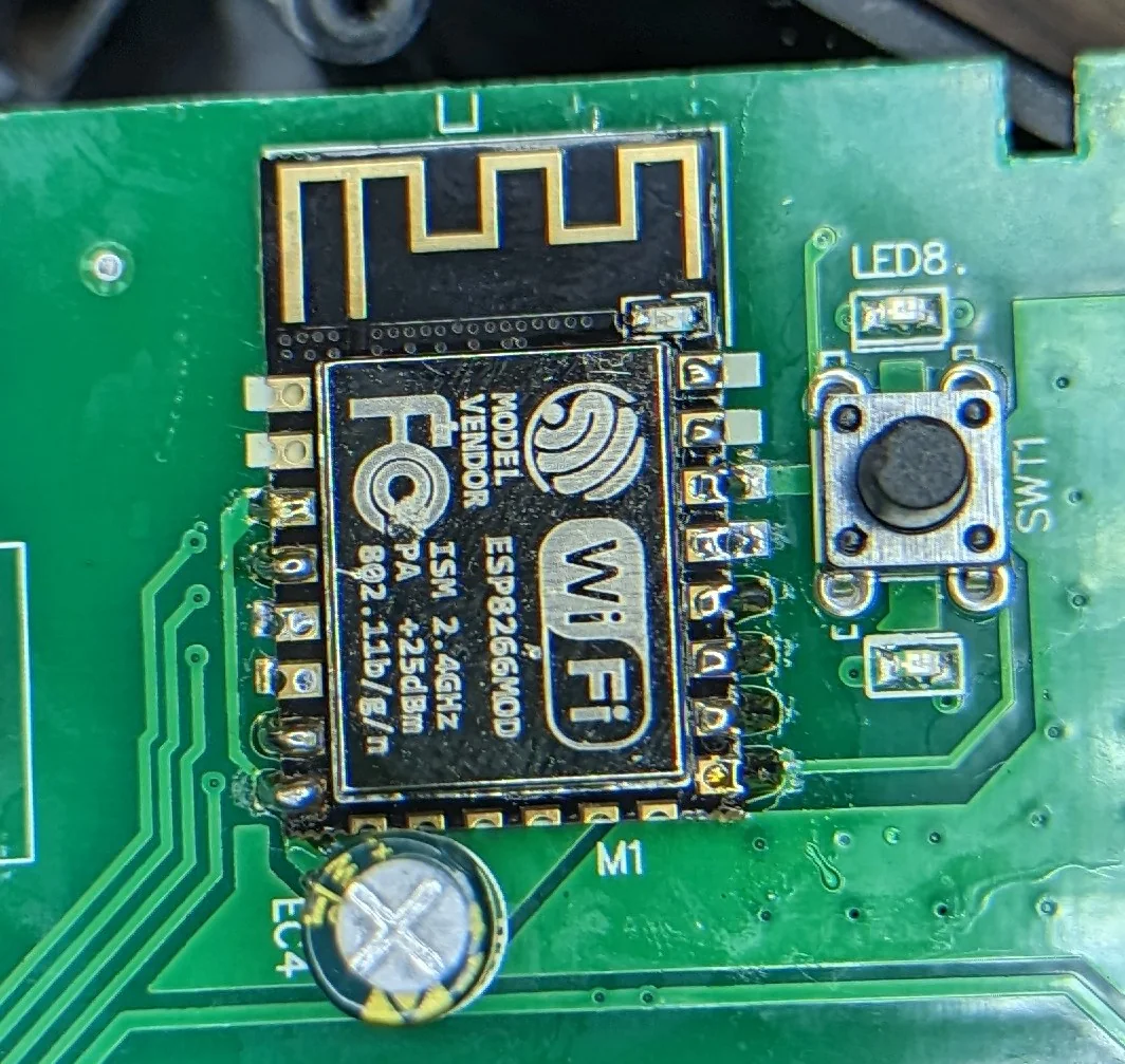 Not even 5 min later, the TuYa modules has been replaced with one running a firmware powered by ESPHome.