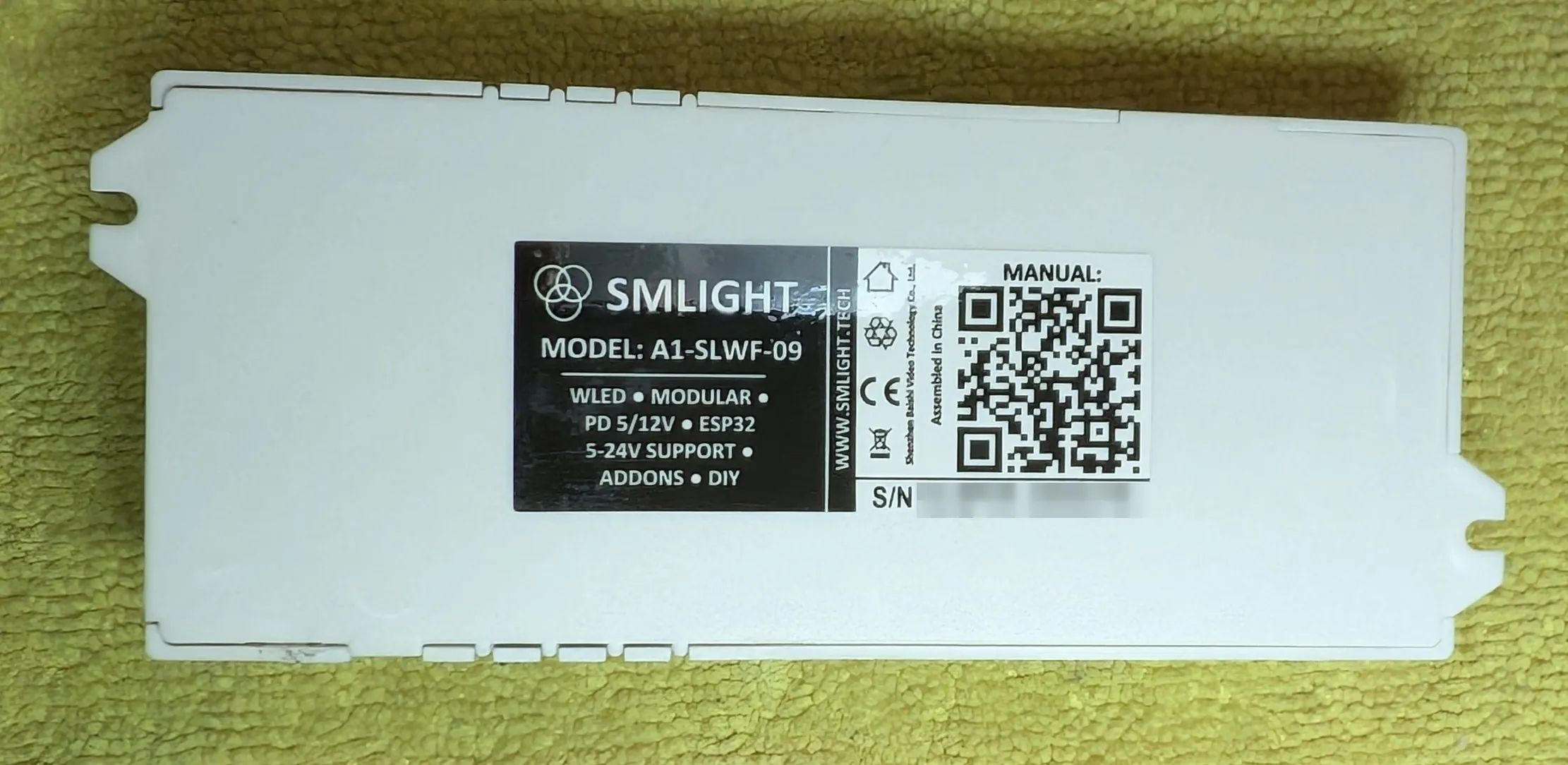 Common theme: no screws on the back; just a pry tool to open it up.