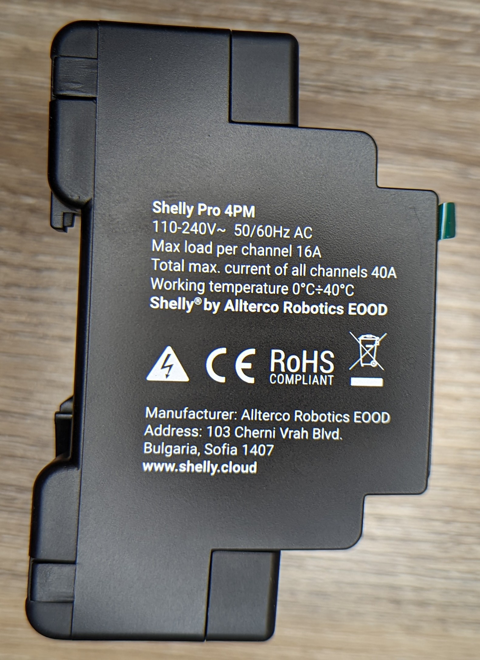 Picture showing the product information printed on the side of the Shelly device