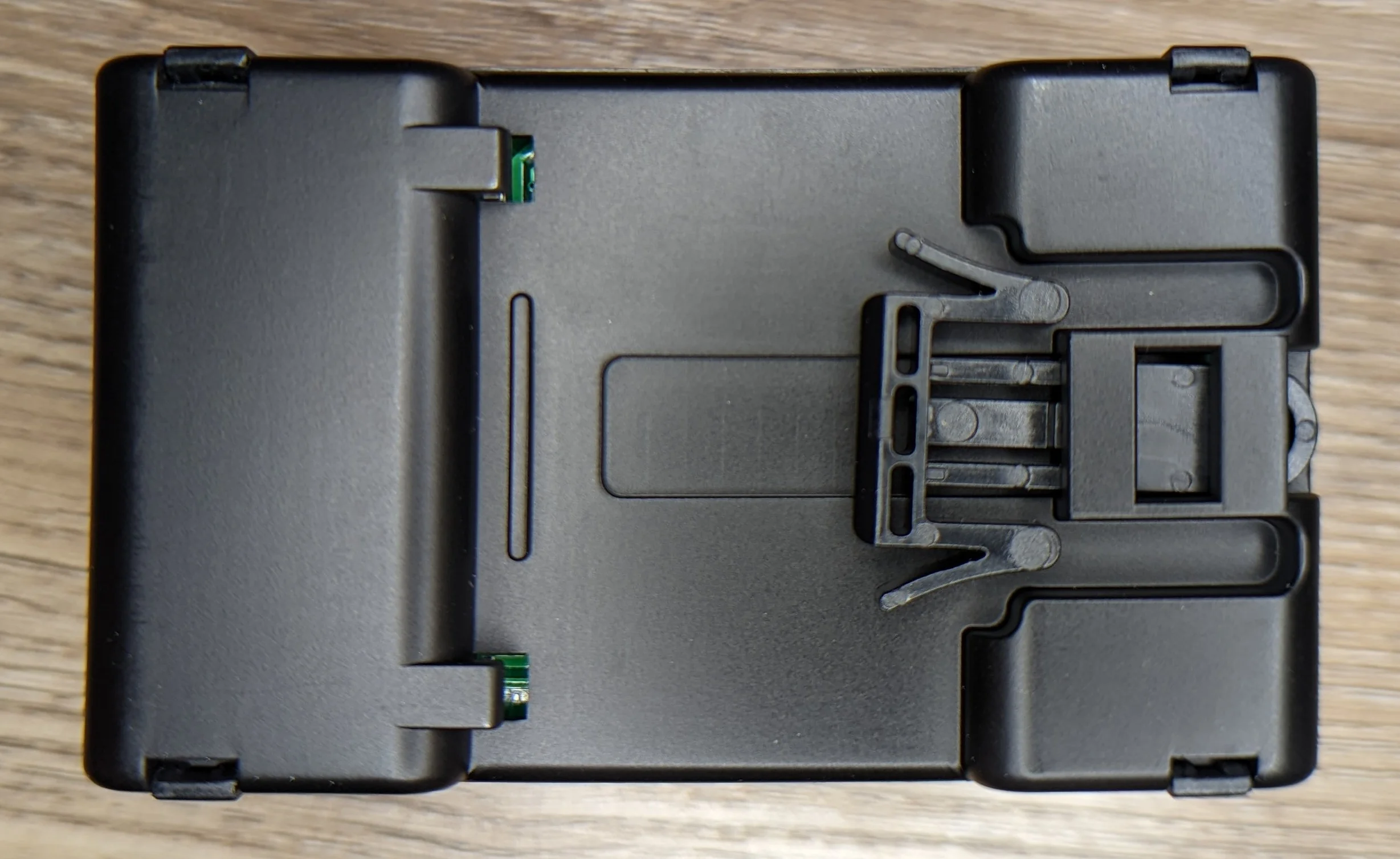 Picture showing the rear of the shelly device.