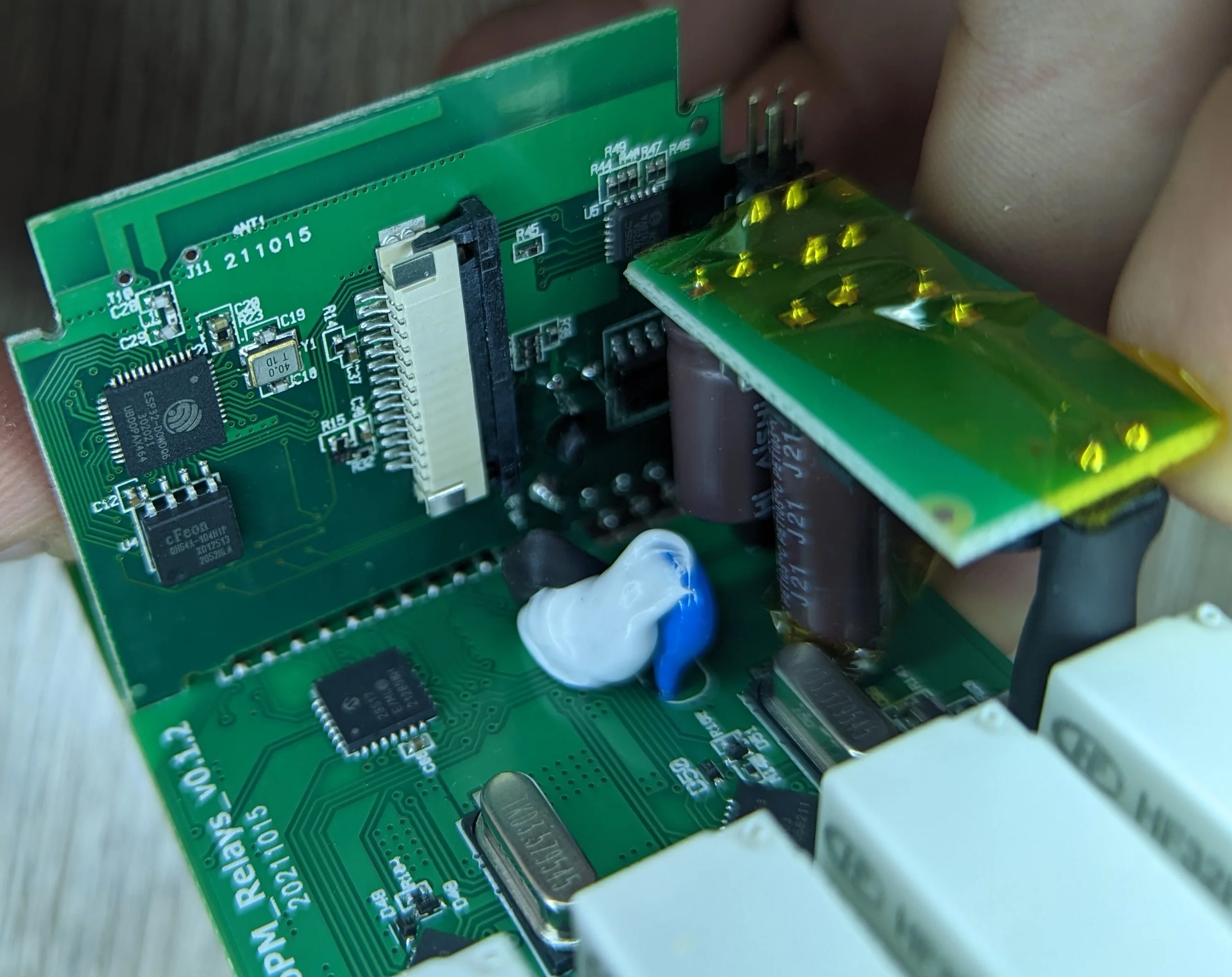 Picture showing primary MCU daughterboard from the side with MCU and supporting components.