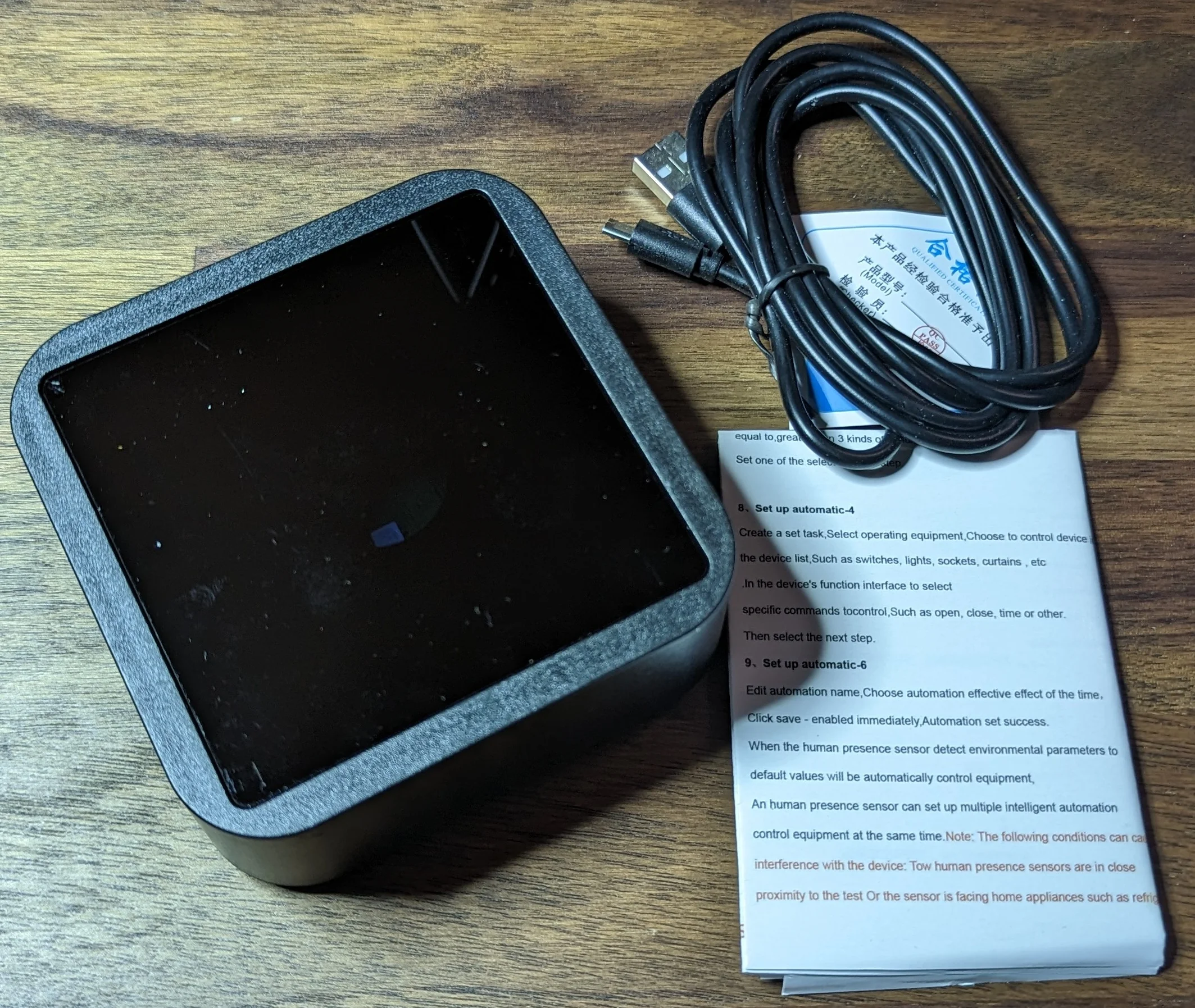 Yes, that is a neo-pixel LEDin the center of the opaque plastic panel.