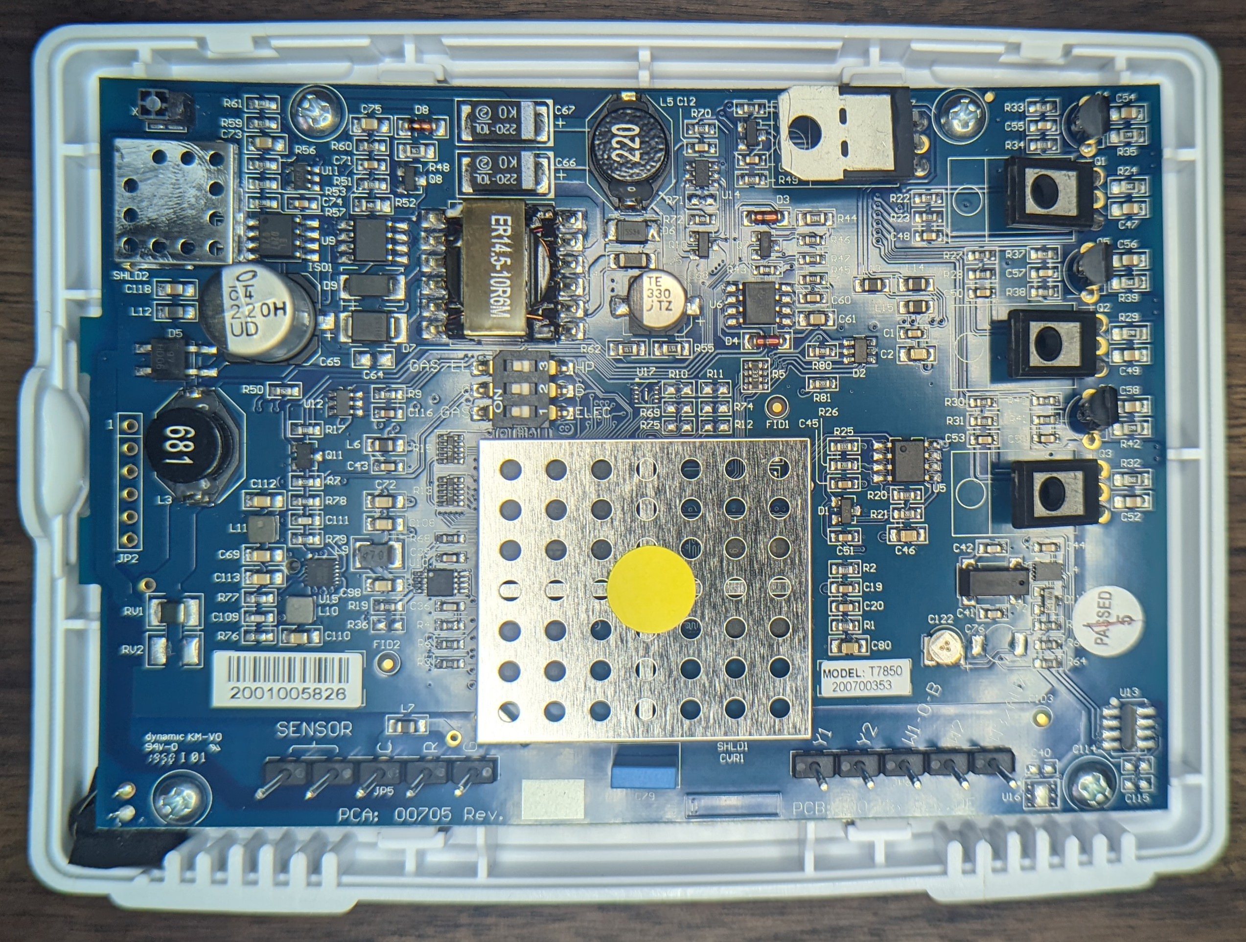 Picture showing the main PCB of the thermostat