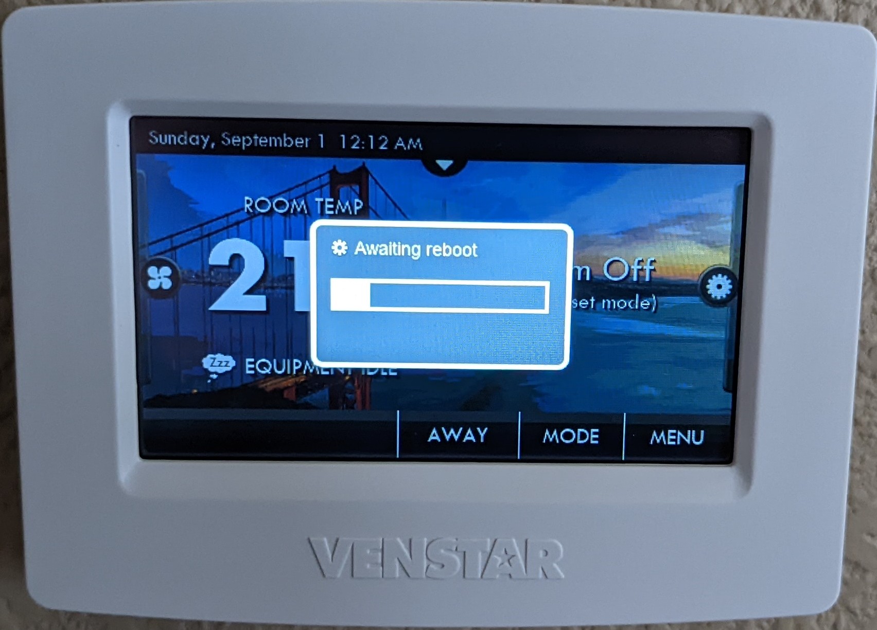 Picture showing the installed thermostat with a disruptive dialogue indicating an incipient reboot.