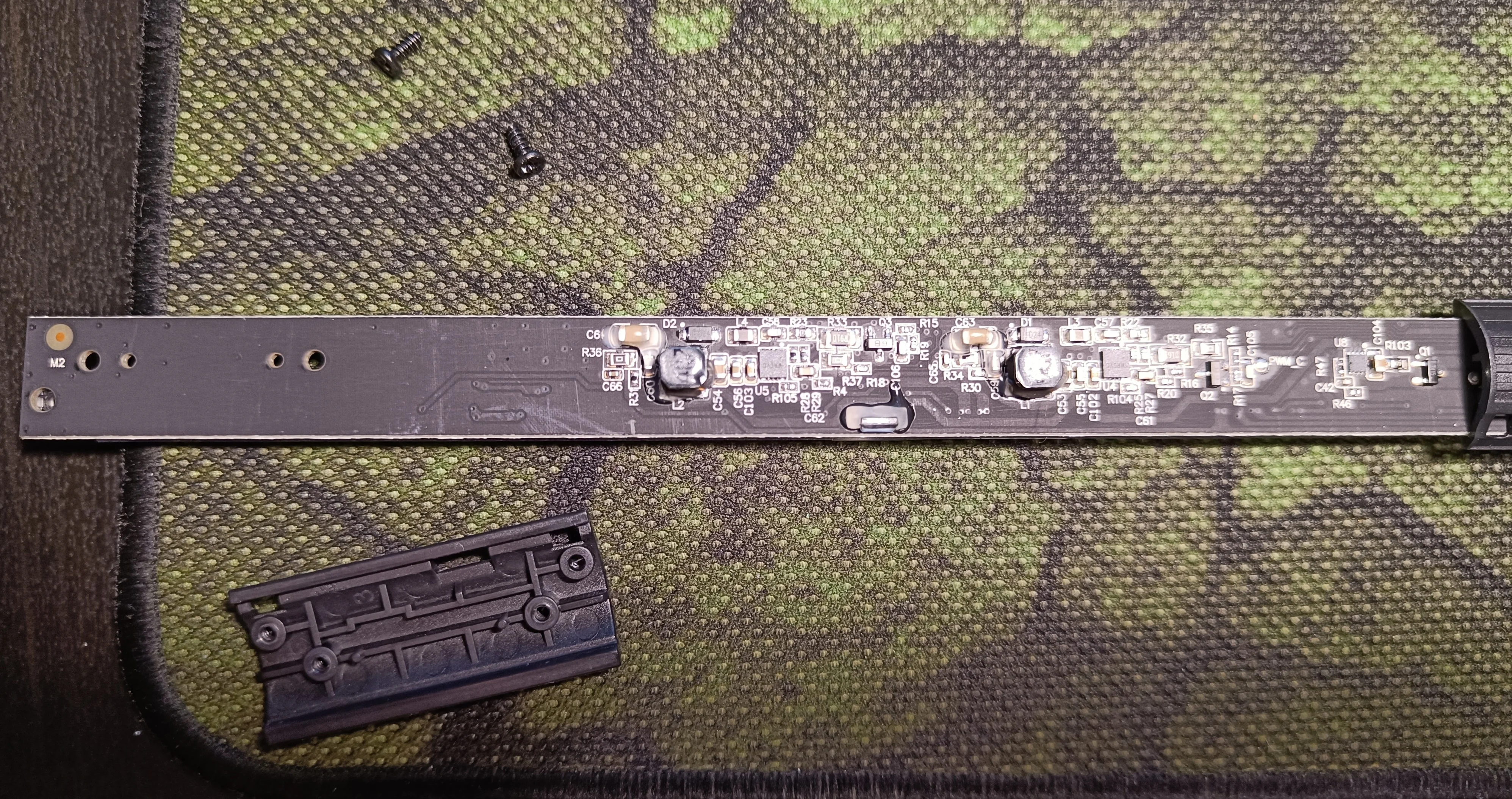 Picture showing portion of the internal PCB for MUGJD01YL version of the lamp.