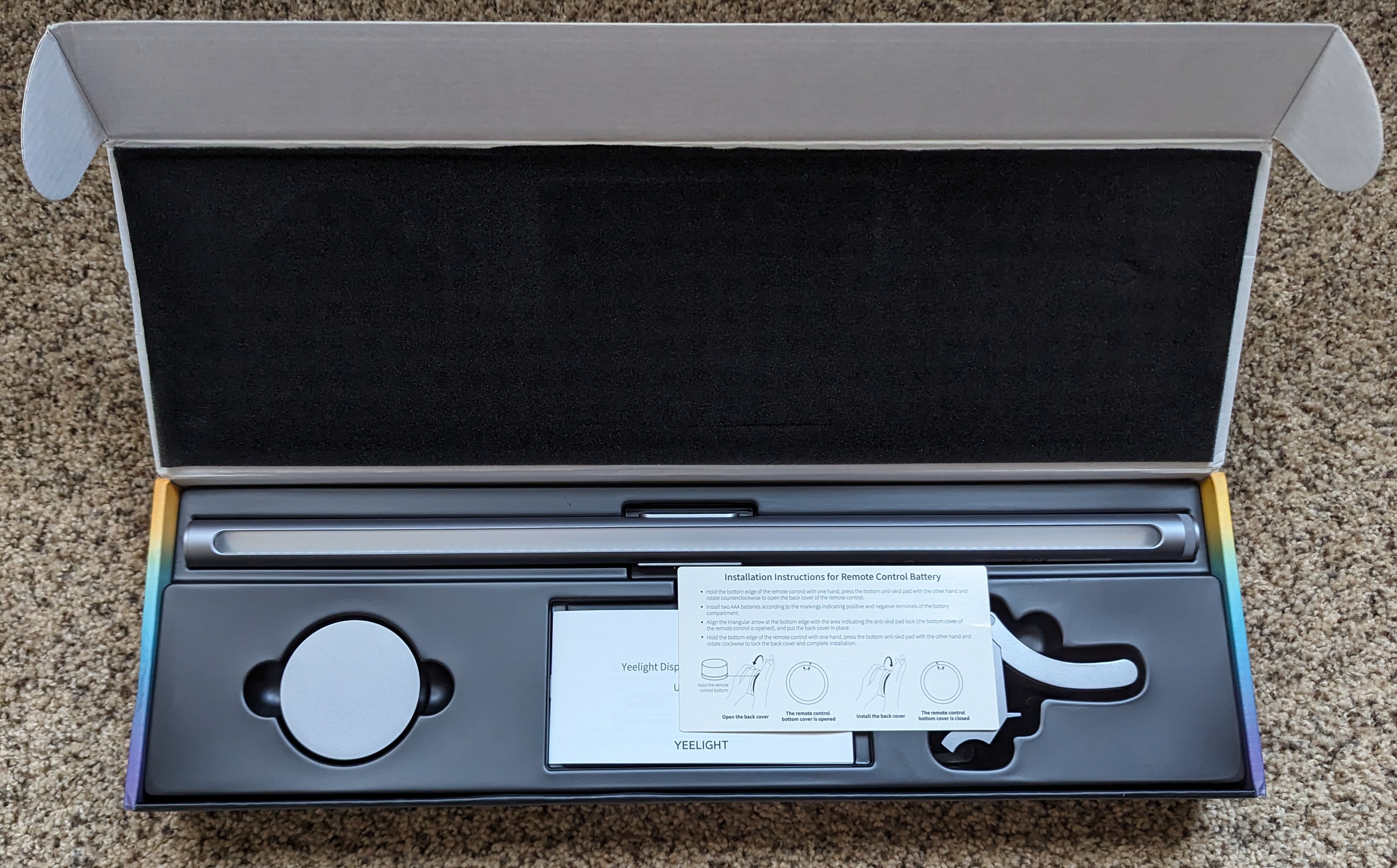 Picture showing internals of the opened box.